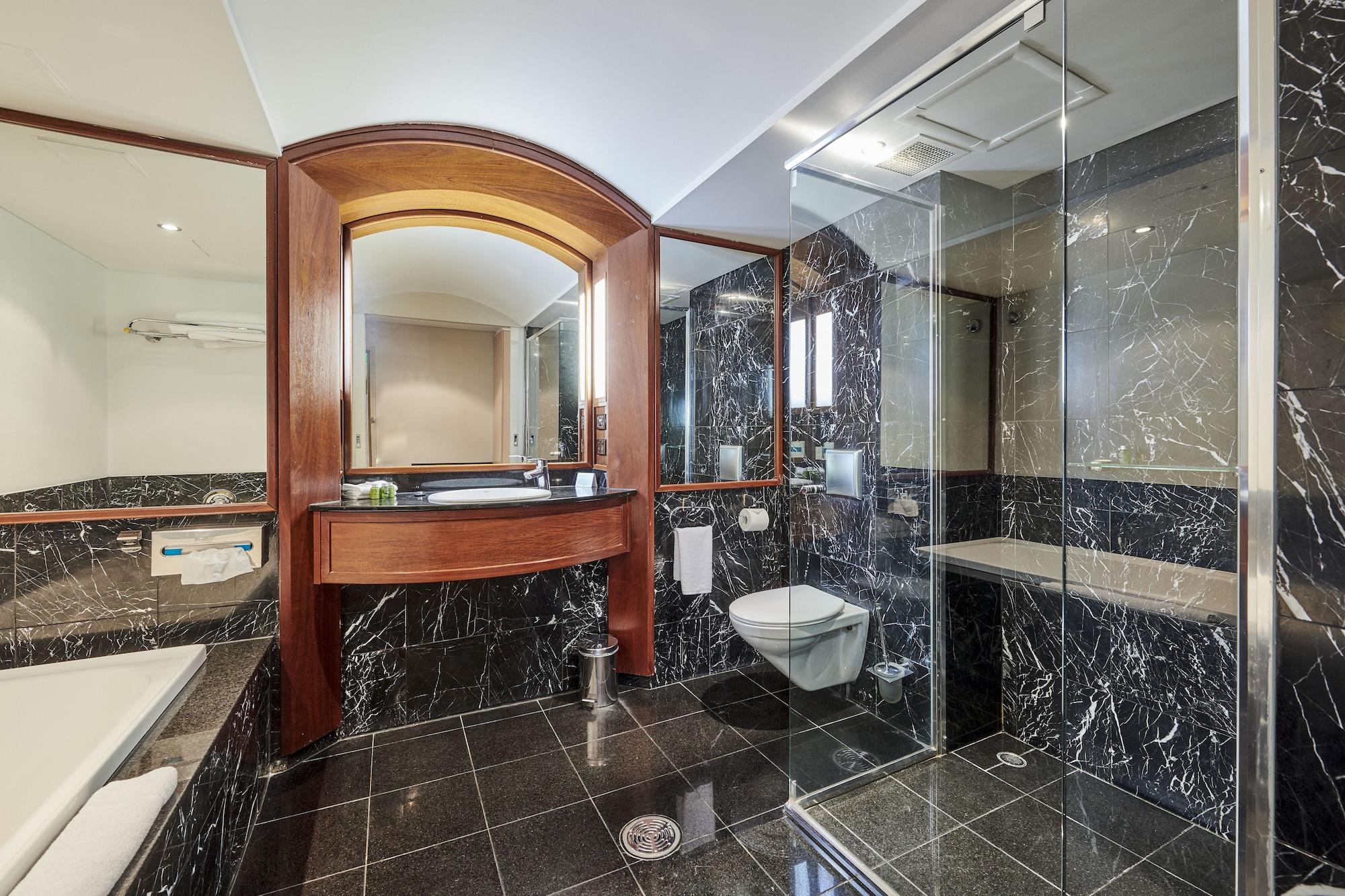 Waves Byron Bay Hotel Bagian luar foto