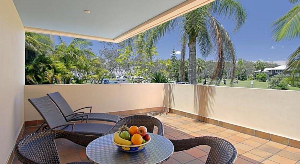 Waves Byron Bay Hotel Bagian luar foto