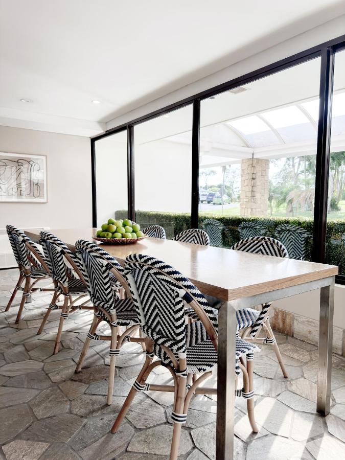 Waves Byron Bay Hotel Bagian luar foto