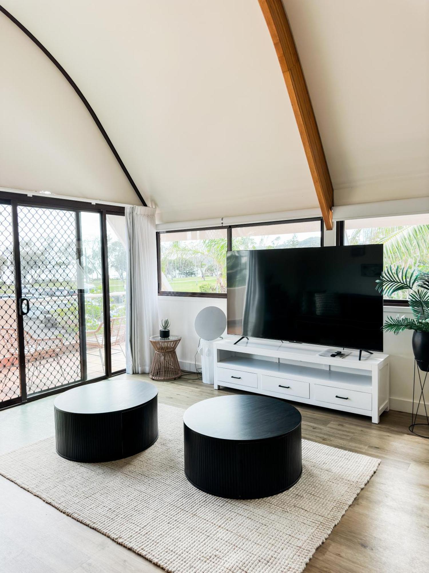 Waves Byron Bay Hotel Bagian luar foto