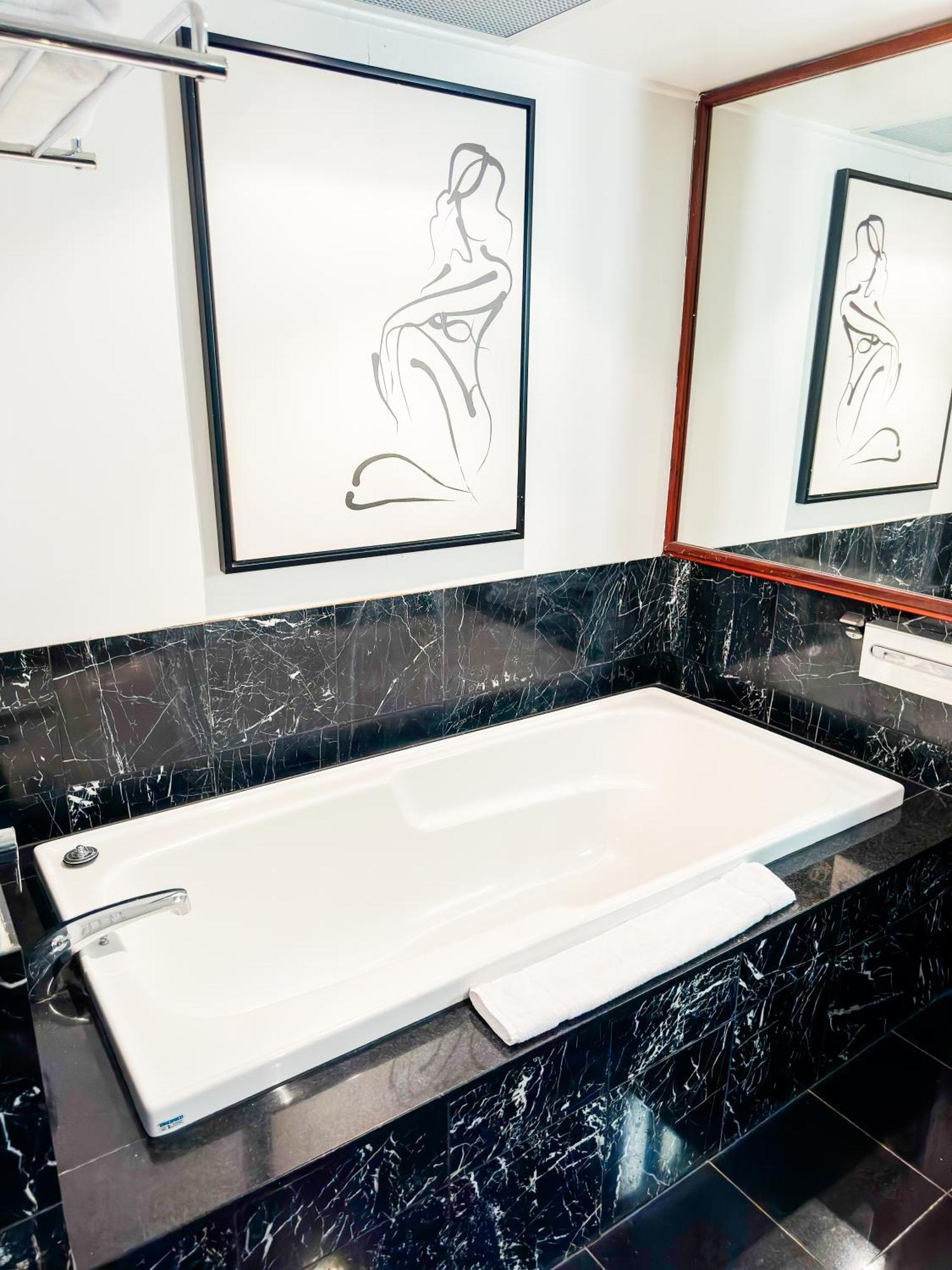 Waves Byron Bay Hotel Bagian luar foto