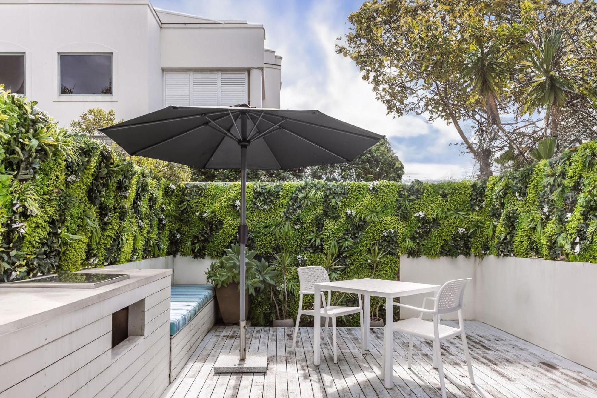 Waves Byron Bay Hotel Bagian luar foto