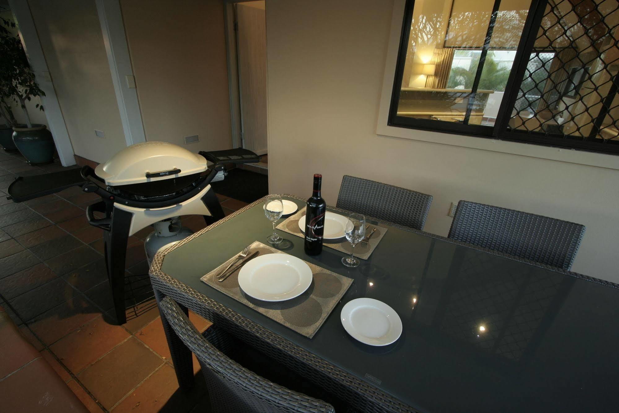 Waves Byron Bay Hotel Bagian luar foto