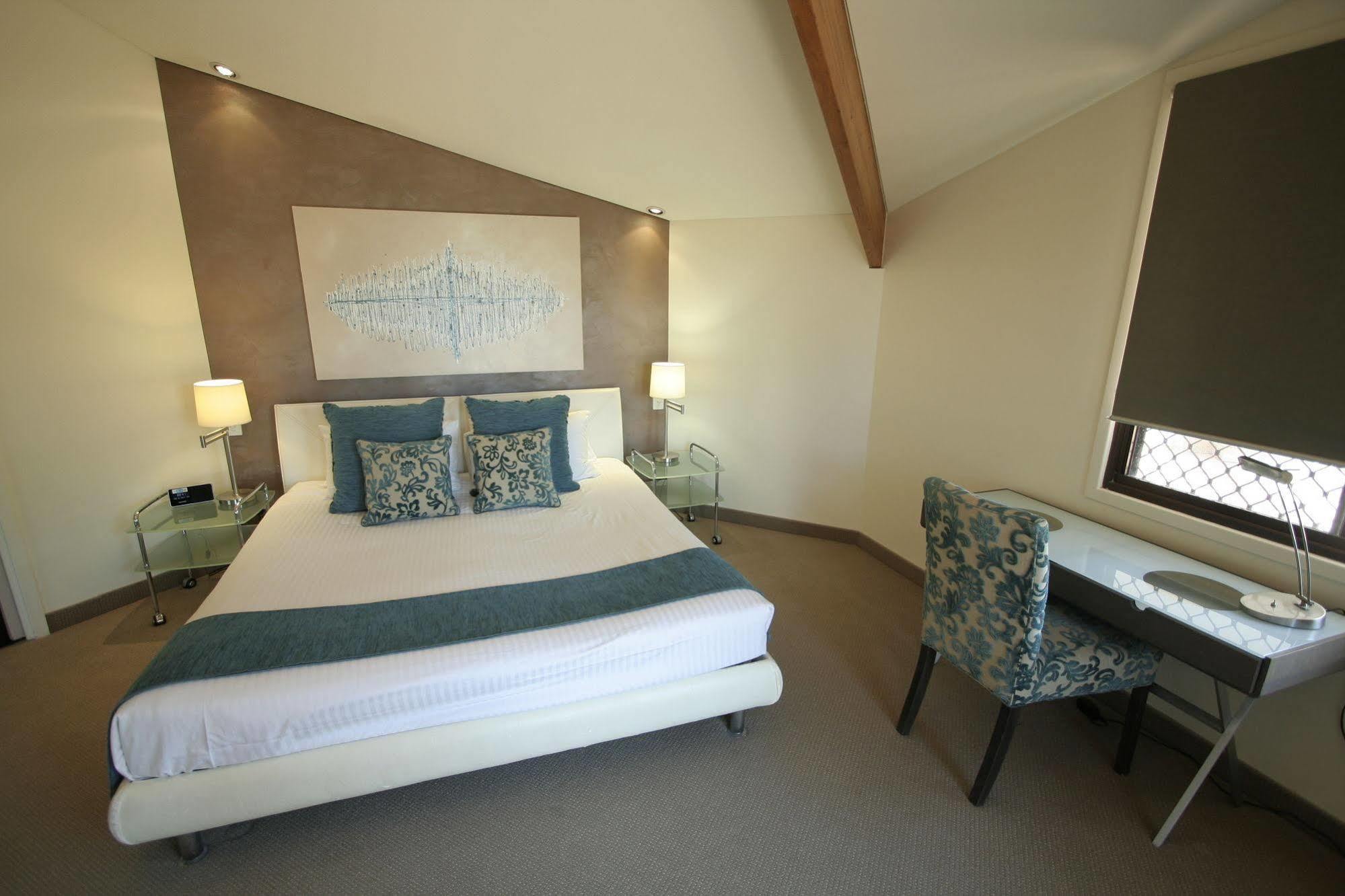 Waves Byron Bay Hotel Bagian luar foto