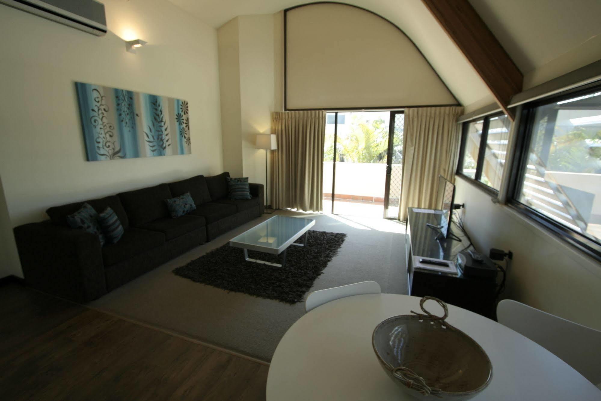 Waves Byron Bay Hotel Bagian luar foto