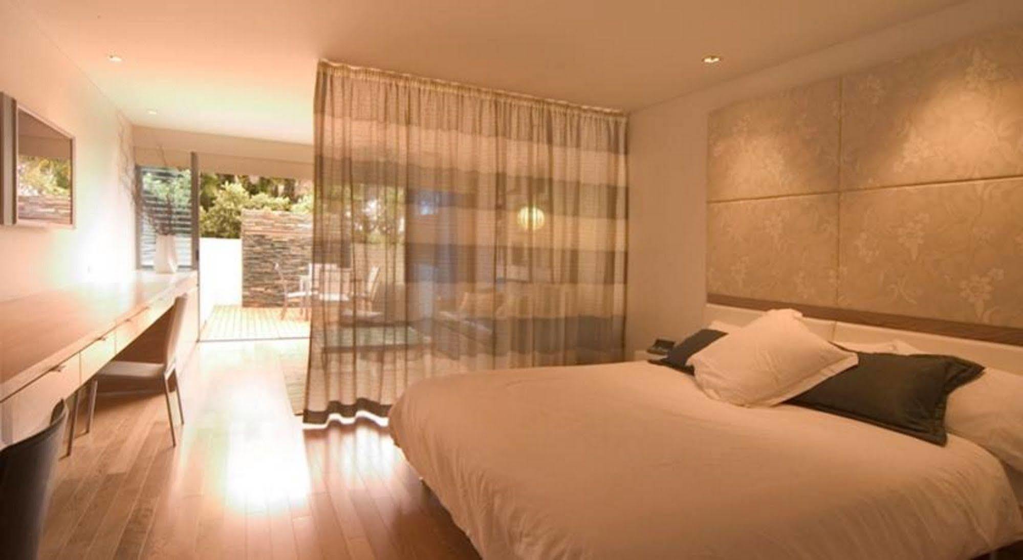 Waves Byron Bay Hotel Bagian luar foto