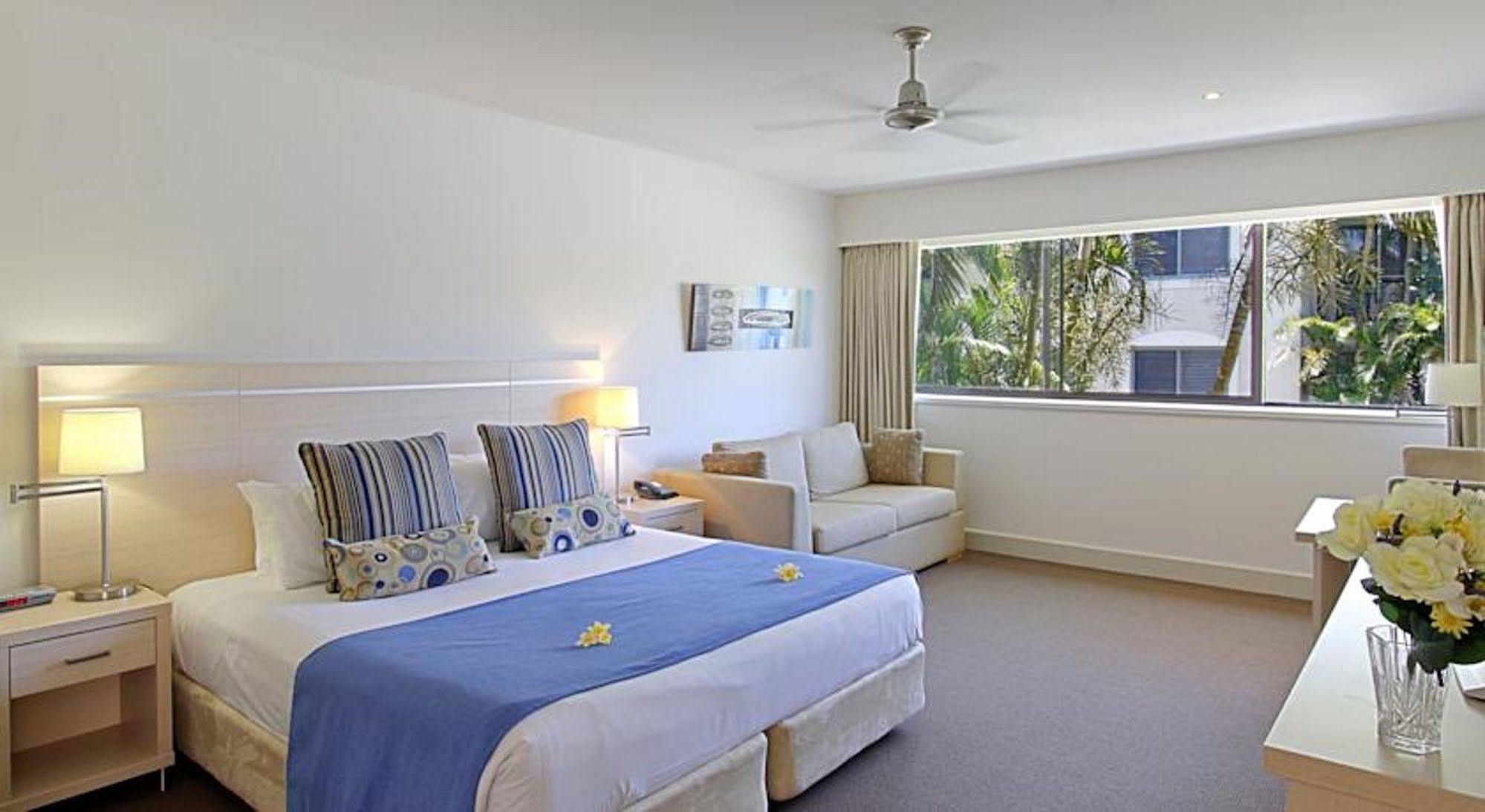 Waves Byron Bay Hotel Bagian luar foto