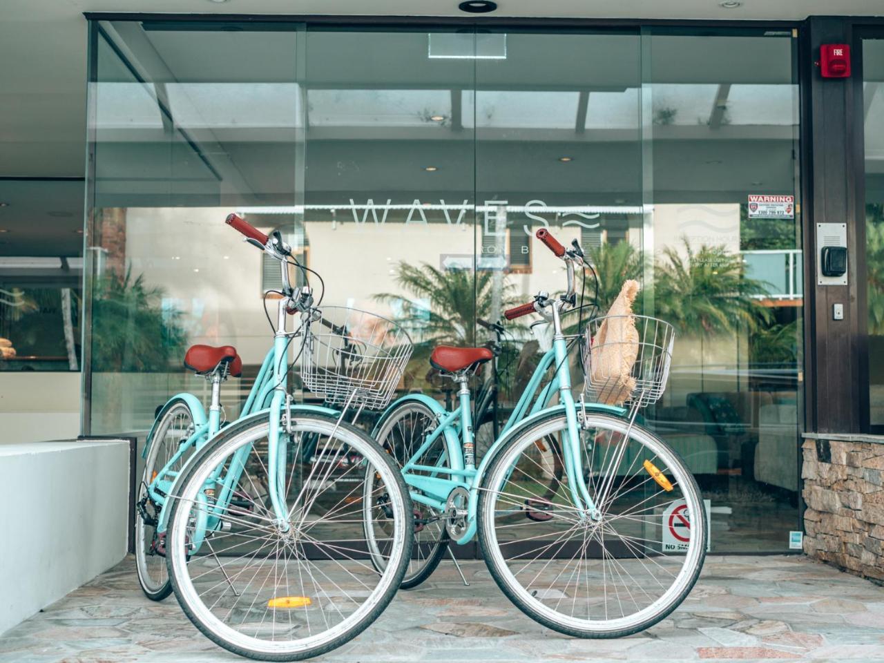 Waves Byron Bay Hotel Bagian luar foto
